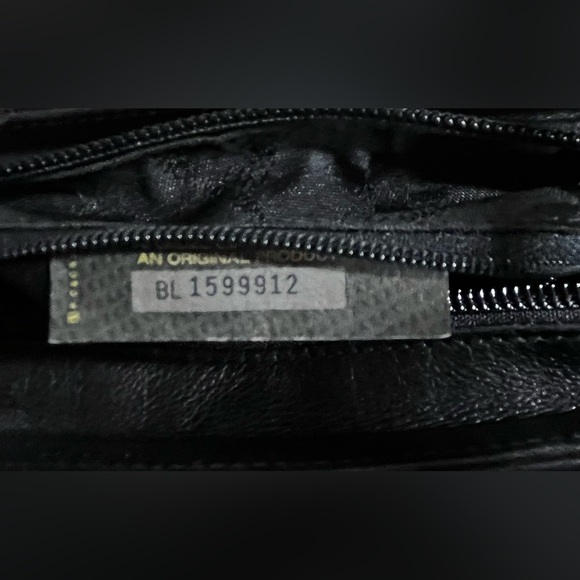 Paloma Picasso Elegant Black Shoulder Bag with Gold Accents - Picture 8 of 11